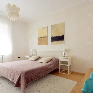 Large Two Bedroom Family App - Free Parking Apartament